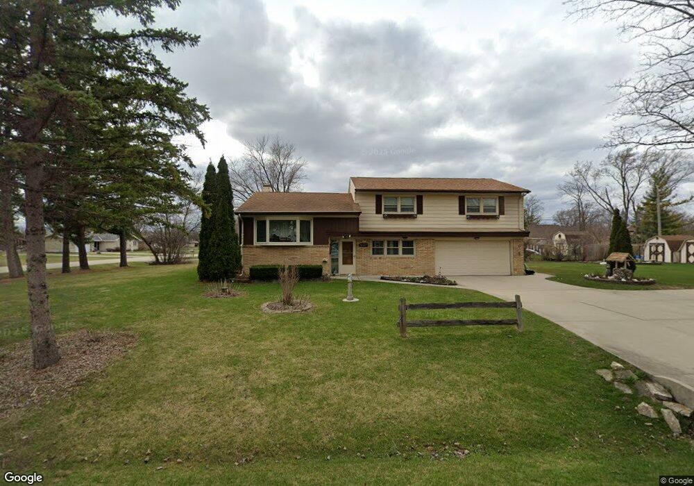 6537 S 118th St, Franklin, WI 53132 - photo 1