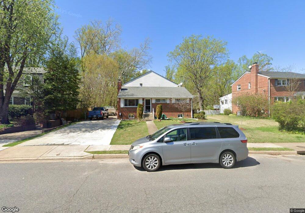 3818 Whispering Ln, Falls Church, VA 22041 - photo 1