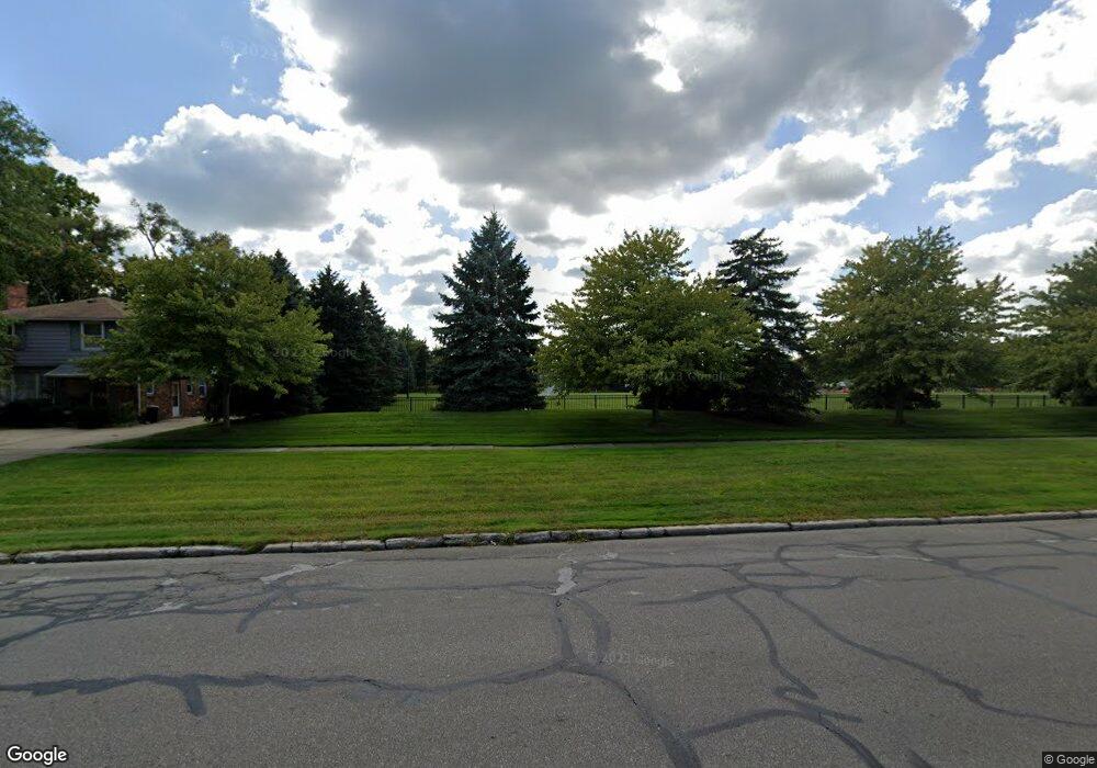 429 Moross Rd, Grosse Pointe Farms, MI 48236 - photo 1