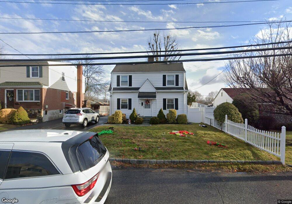 114 Heights Dr, Yonkers, NY 10710 - photo 1