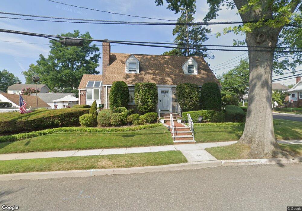 16 Primrose Ave, Floral Park, NY 11001 - photo 1