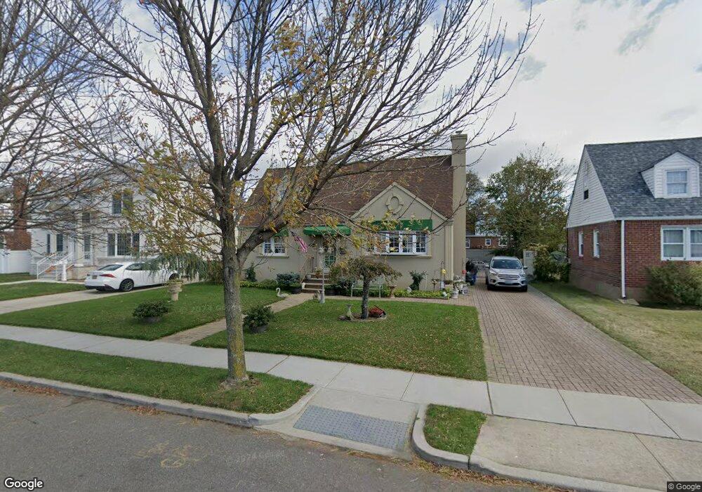 699 Park Ln S, Franklin Square, NY 11010 - photo 1