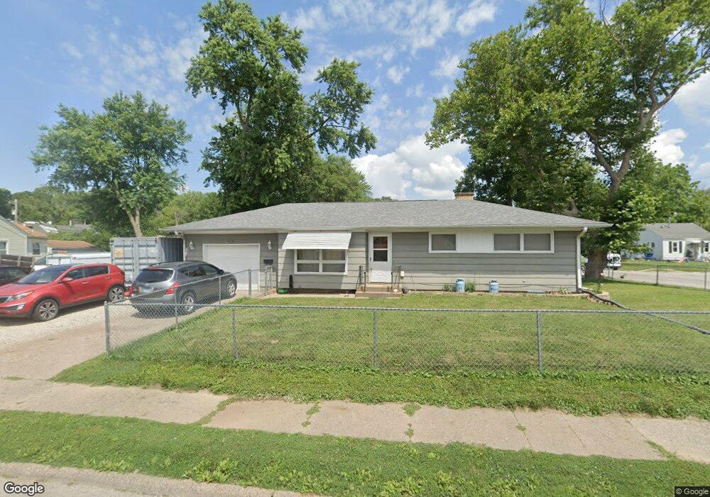 3204 Mckinley Ave, Davenport, IA 52802 - photo 1