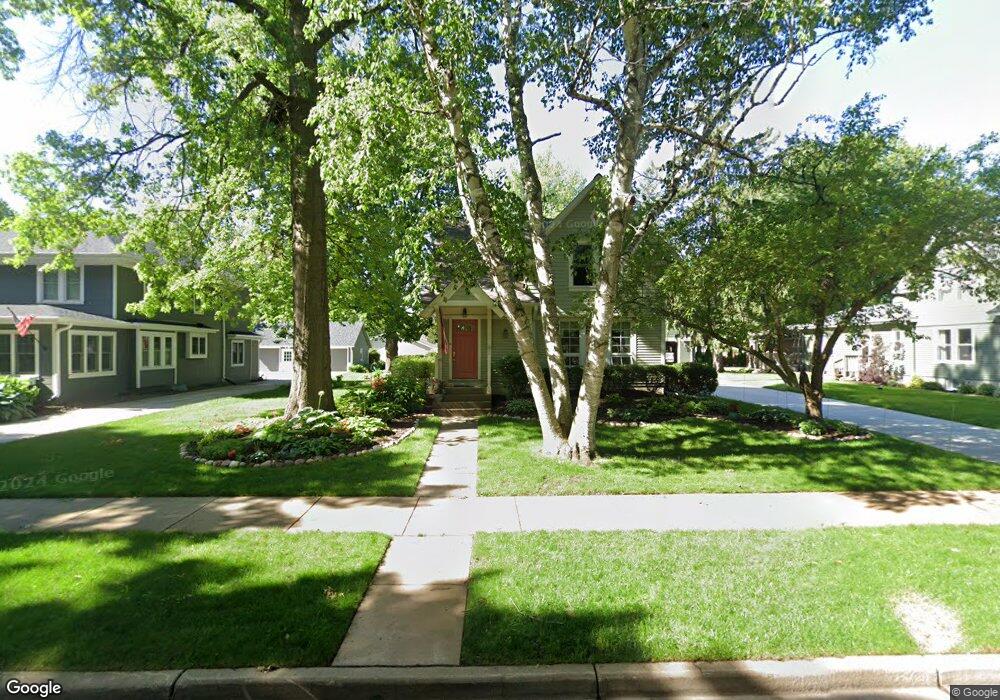 533 W Labelle Ave, Oconomowoc, WI 53066 - photo 1