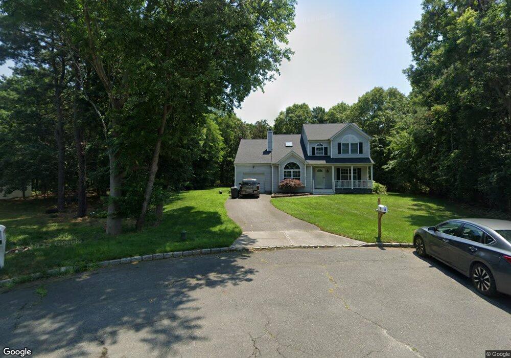 8 Kross Ct, Medford, NY 11763 - photo 1