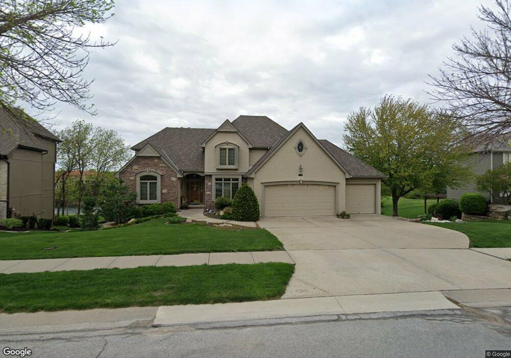 9514 Redbud Ln, Lenexa, KS 66220 - photo 1