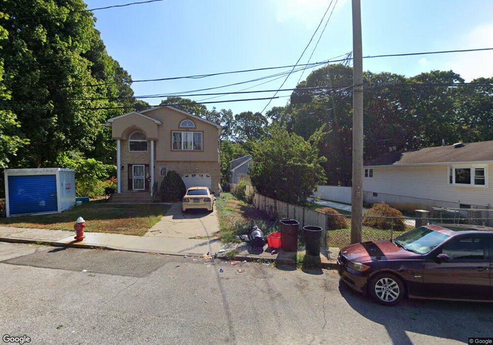 1211 Waterview Dr, Rockville Centre, NY 11570 - photo 1