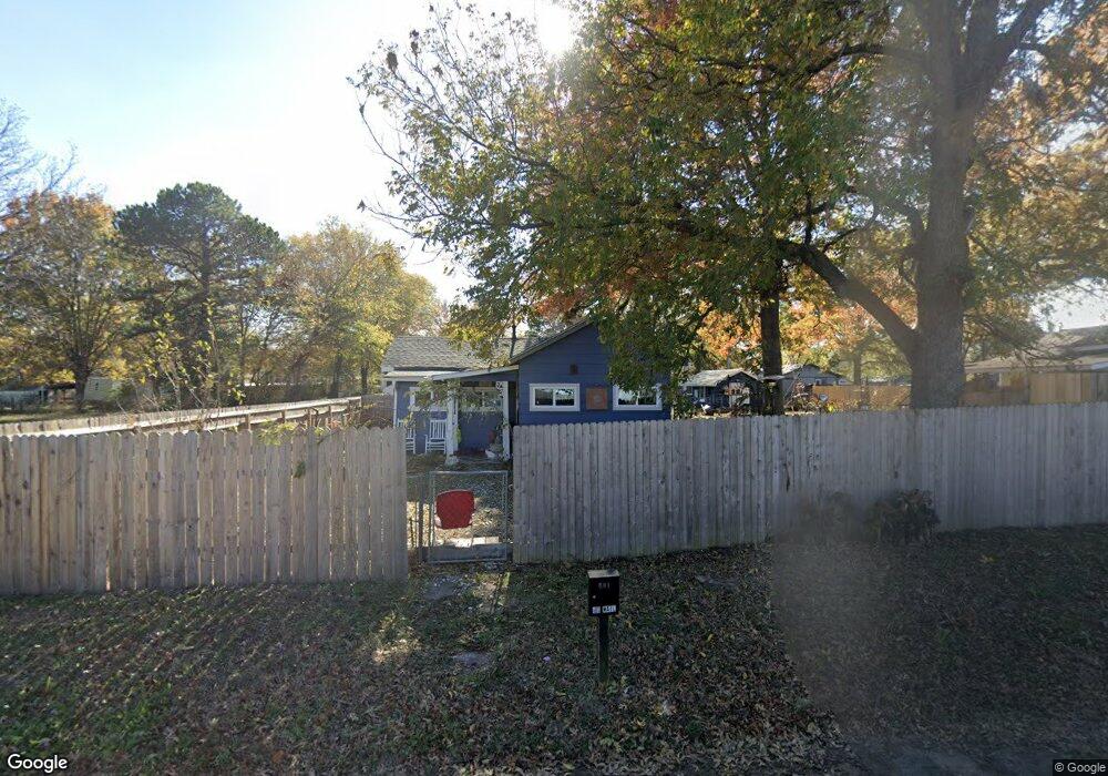 301 W Madison St, Henryetta, OK 74437 - photo 1