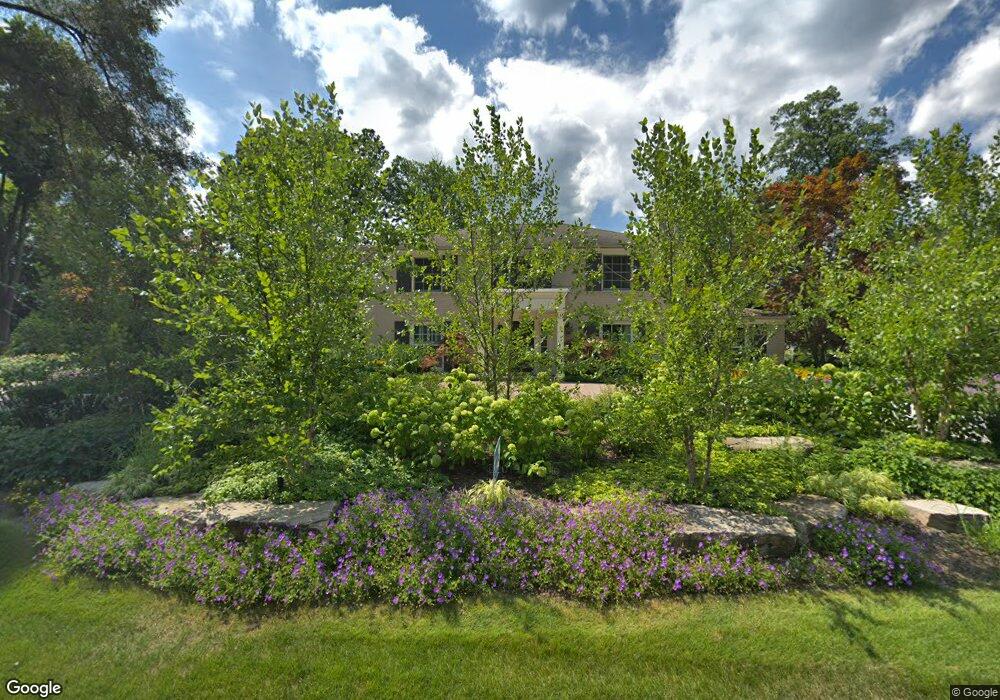 1051 W Glengarry Cir, Bloomfield Hills, MI 48301 - photo 1