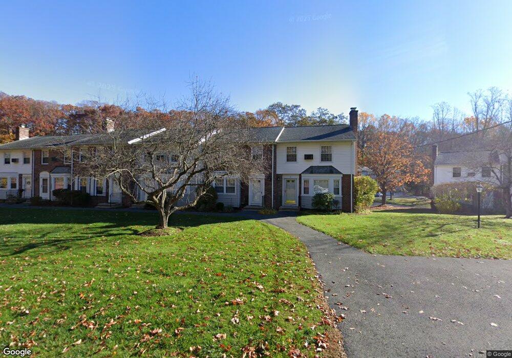 7 Silvermine Manor, Brookfield, CT 06804 - photo 1