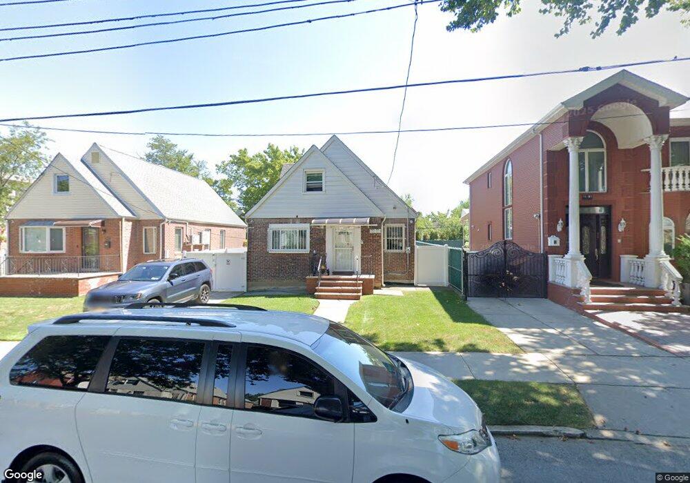 7627 171st St, Fresh Meadows, NY 11366 - photo 1