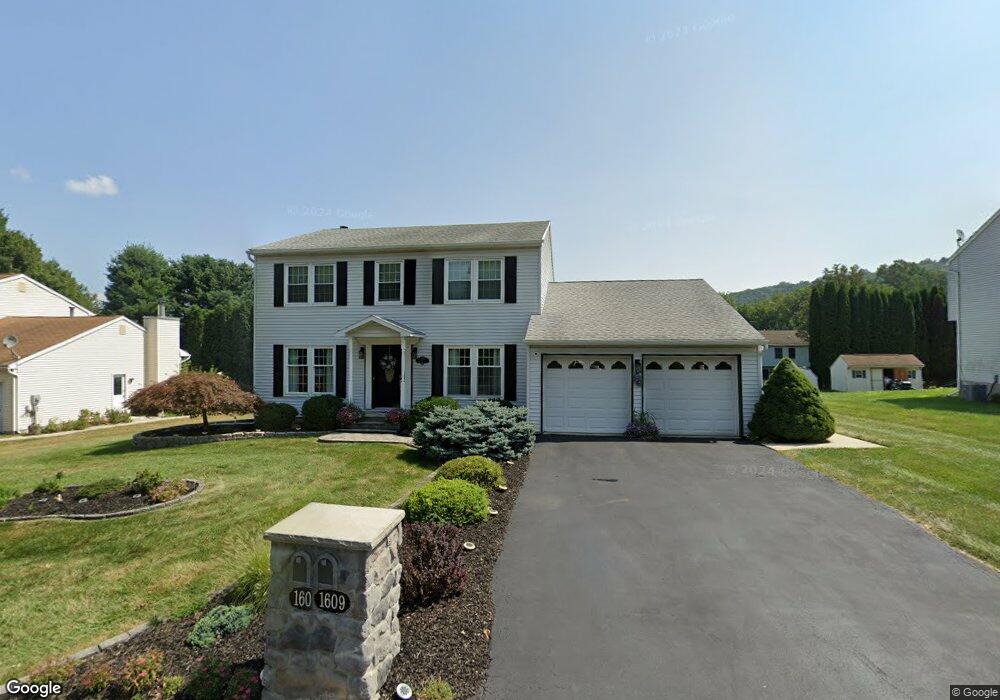 1609 Arrowwood Dr, Easton, PA 18040 - photo 1