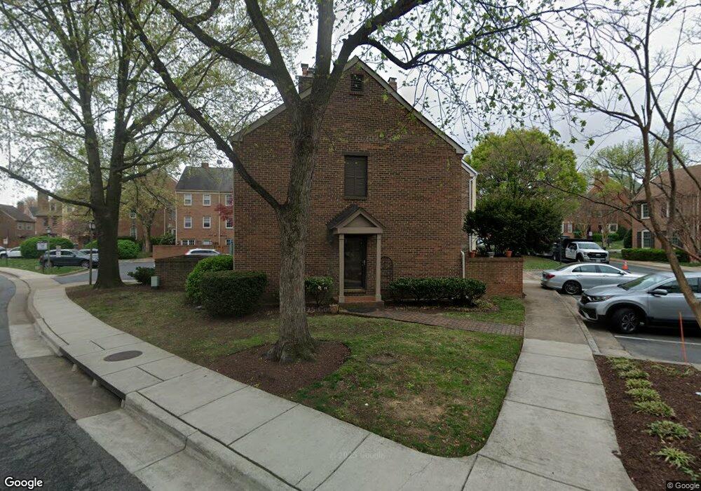 706 W Abingdon Ct, Alexandria, VA 22314 - photo 1