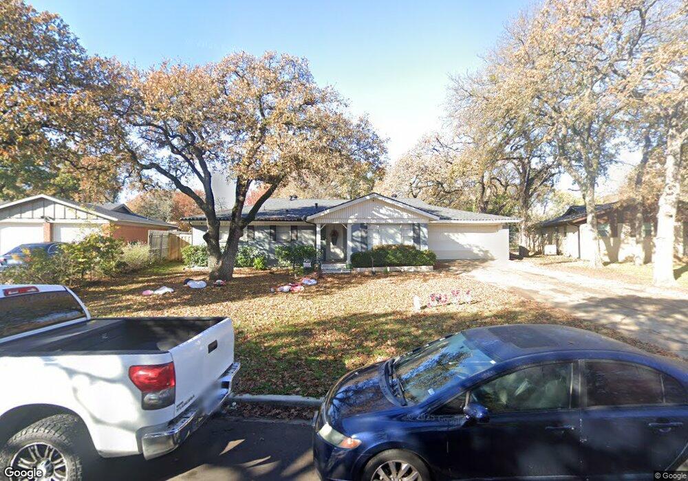 913 Lee Dr, Bedford, TX 76022 - photo 1