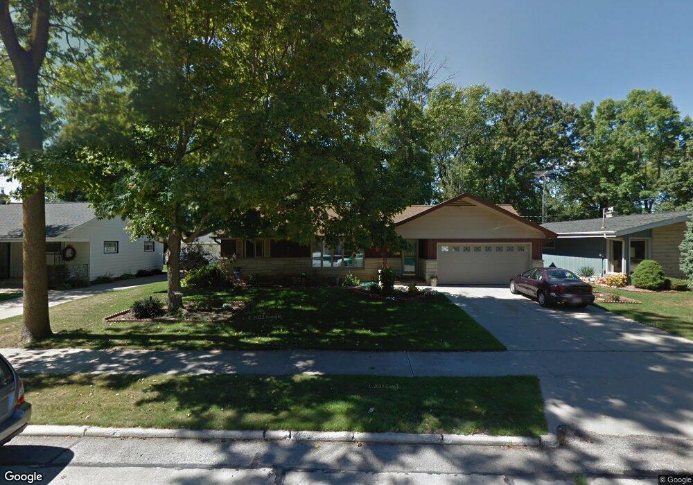 1424 N 23rd St, Manitowoc, WI 54220 - photo 1