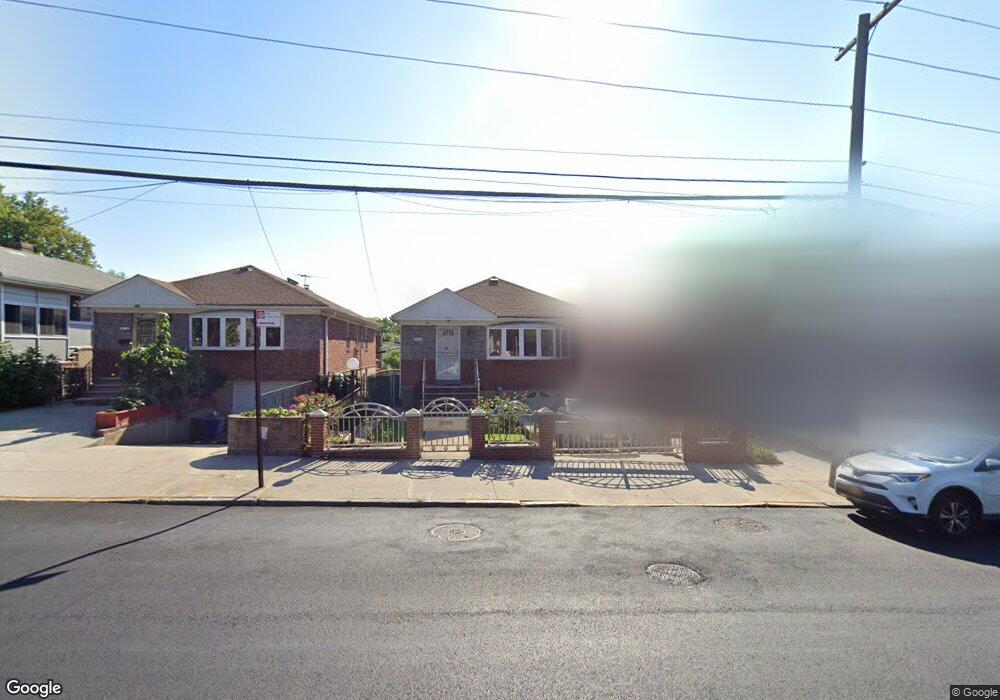 6537 164th St, Fresh Meadows, NY 11365 - photo 1