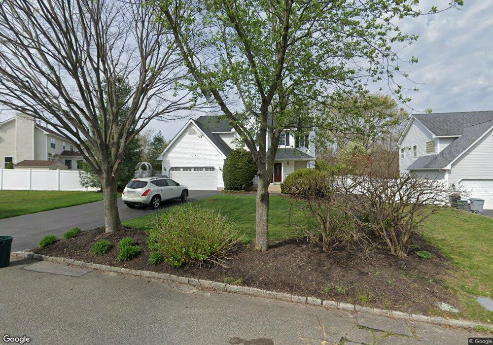 4 Munsee Way, ComMacK, NY 11725 - photo 1