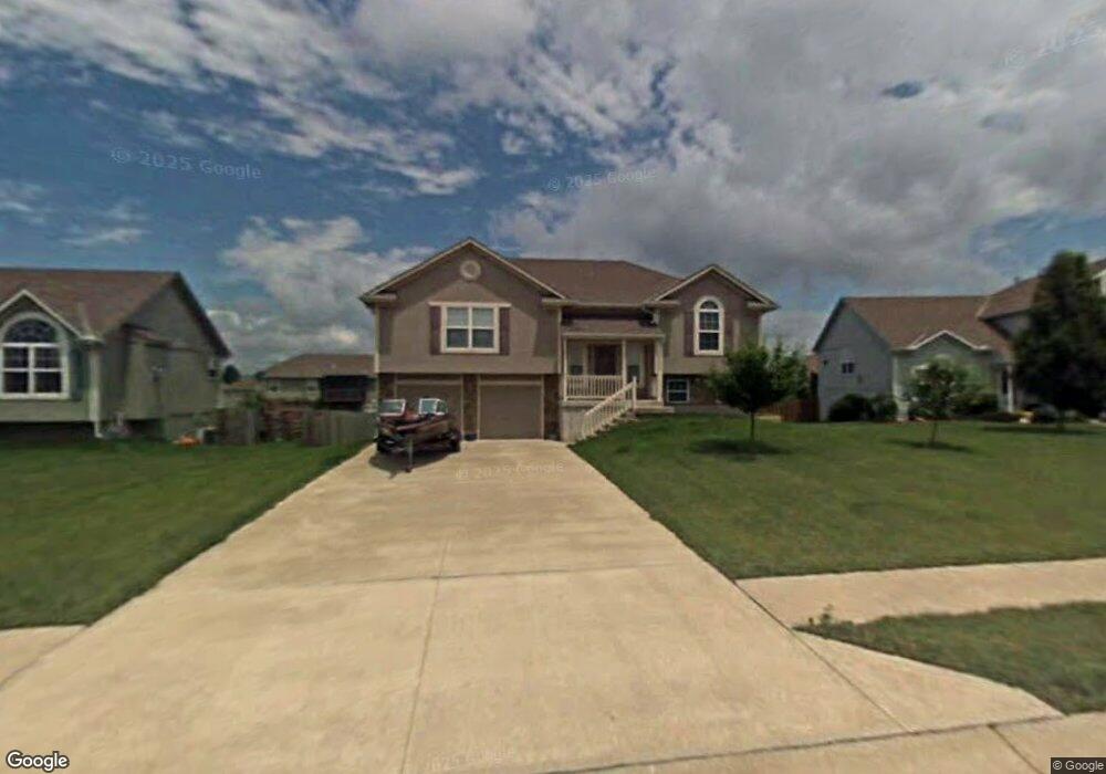 1106 White Oak Ct, Raymore, MO 64083 - photo 1