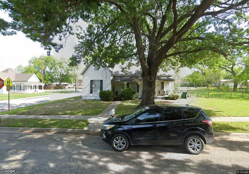 233 Mcclain St, Gainesville, TX 76240 - photo 1