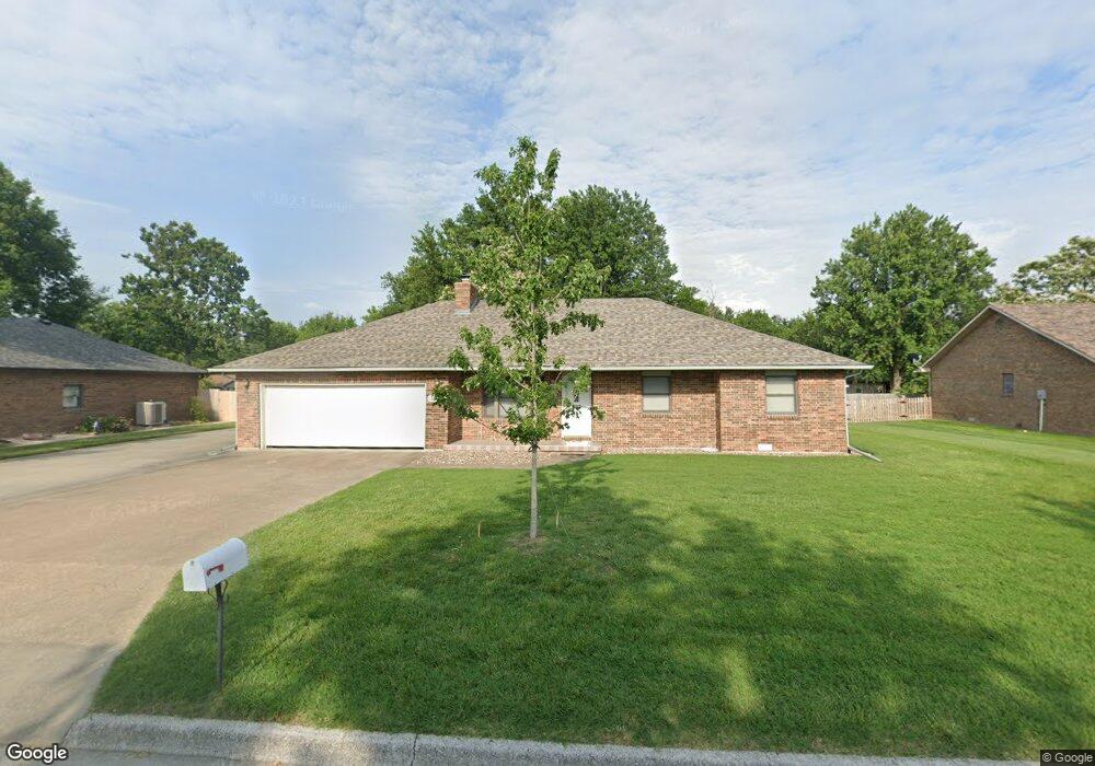 2104 S Hedgewood Dr, Bolivar, MO 65613 - photo 1