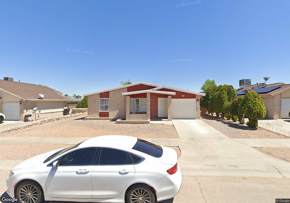 320 Las Colinas Dr, Horizon City, TX 79928 - photo 1