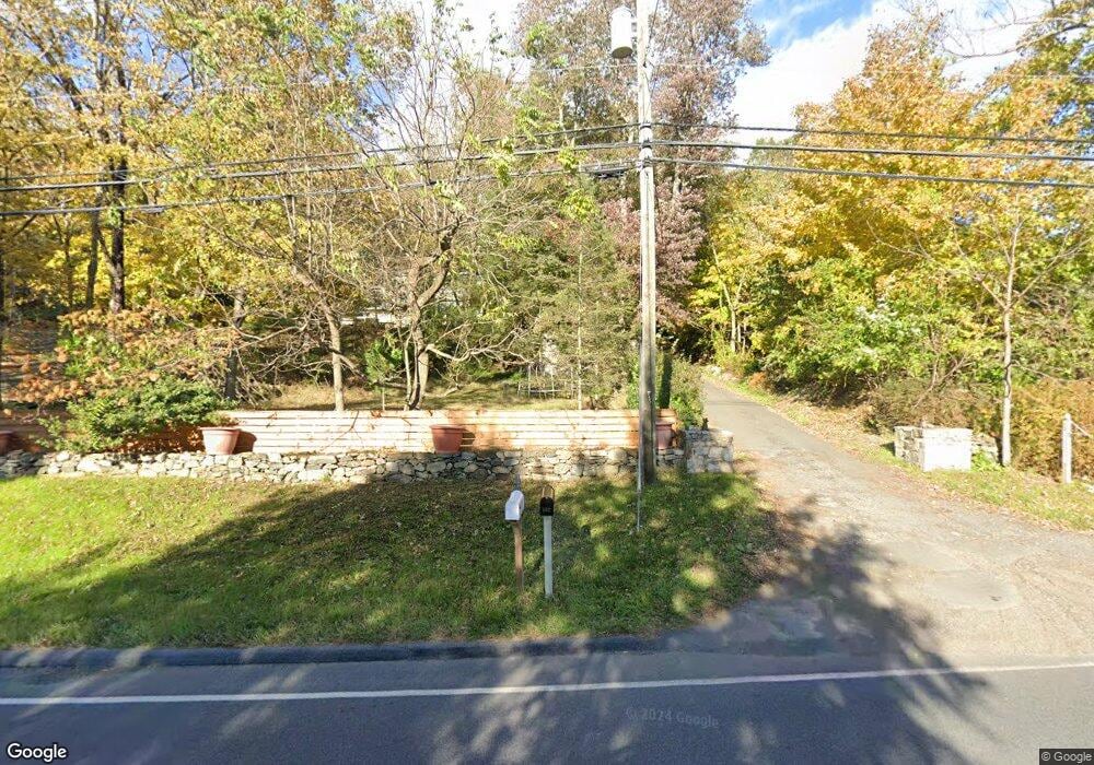 566 Redding Rd, Redding, CT 06896 - photo 1