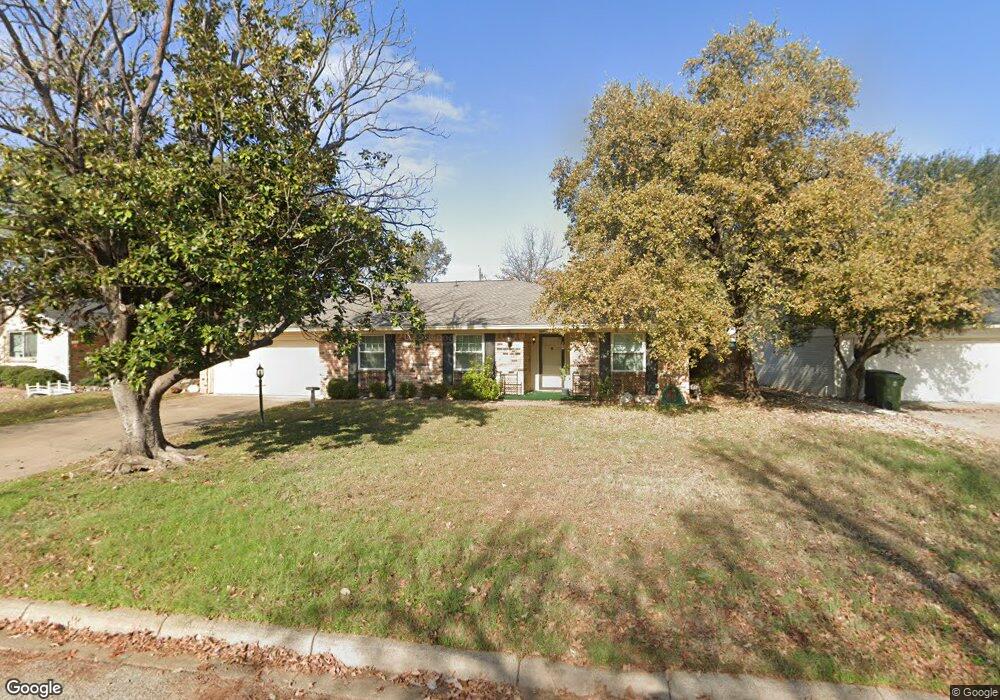 812 Overhill Dr, Hurst, TX 76053 - photo 1