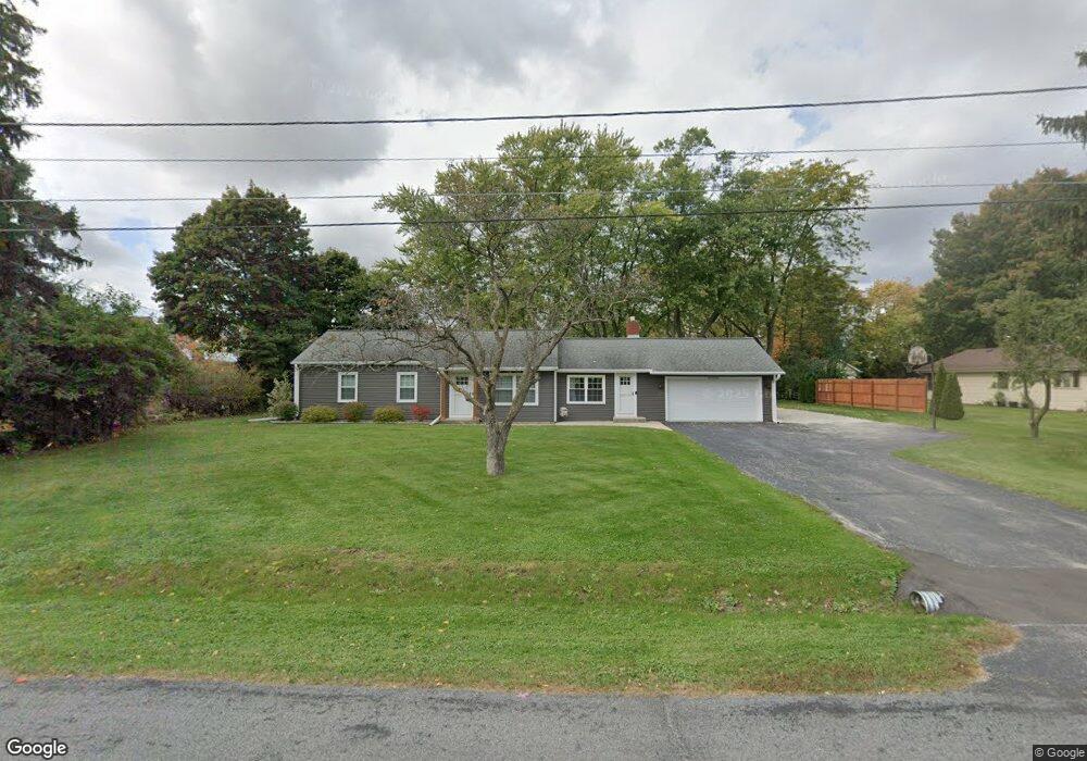 W142N7025 Oakwood Dr, Menomonee Falls, WI 53051 - photo 1