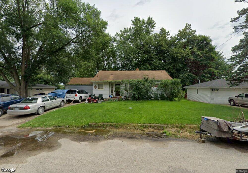 2601 Maple Dr NW, Cedar Rapids, IA 52405 - photo 1