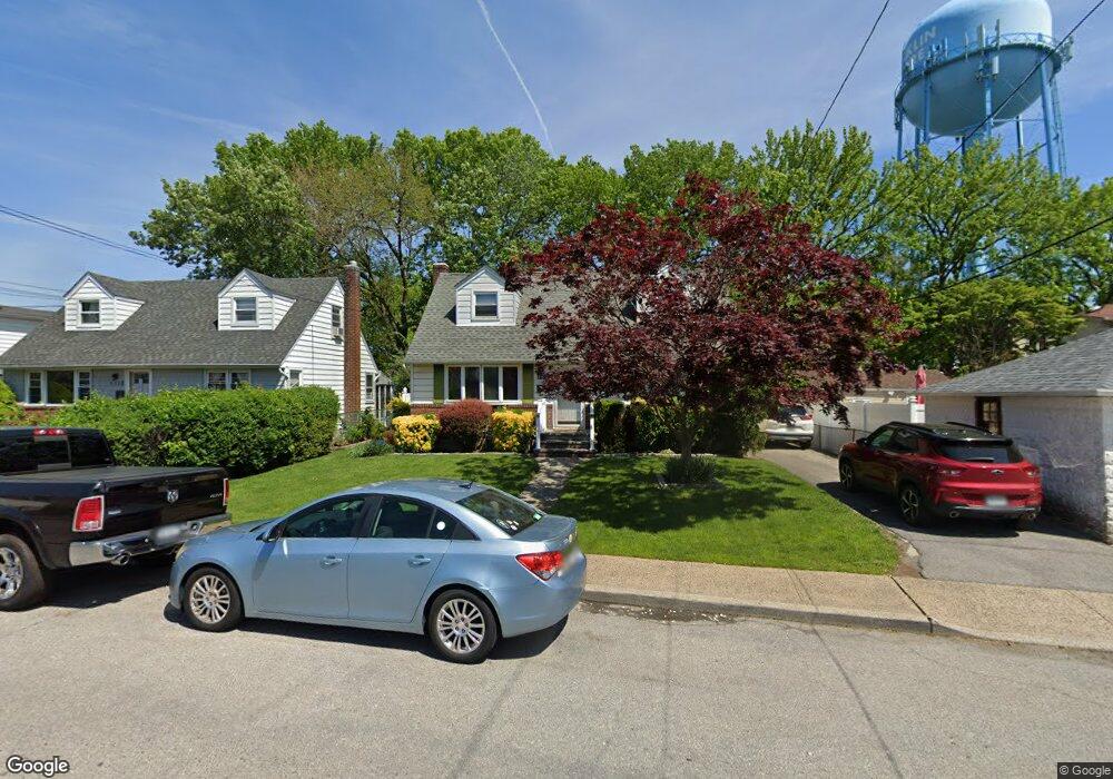 906 Yale Place, Franklin Square, NY 11010 - photo 1