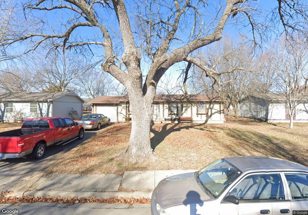 2711 Appleton Ave, Parsons, KS 67357 - photo 1
