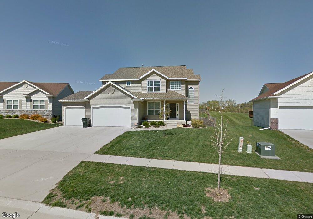2006 Radcliffe Dr SW, Cedar Rapids, IA 52404 - photo 1