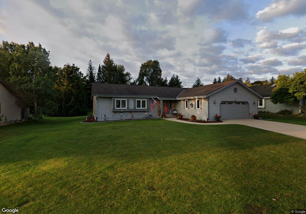 N76W16033 Hunters Ridge Cir, Menomonee Falls, WI 53051 - photo 1