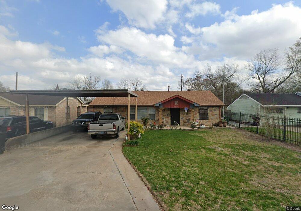 9226 Una St, Houston, TX 77022 - photo 1