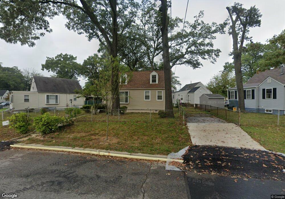 5902 Eastpine Dr, Riverdale, MD 20737 - photo 1