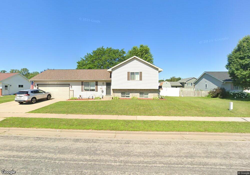 417 S Cherry Ln, Holmen, WI 54636 - photo 1