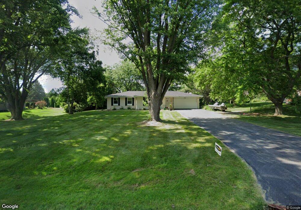 N58W26622 Mountain Shadows Dr, Sussex, WI 53089 - photo 1