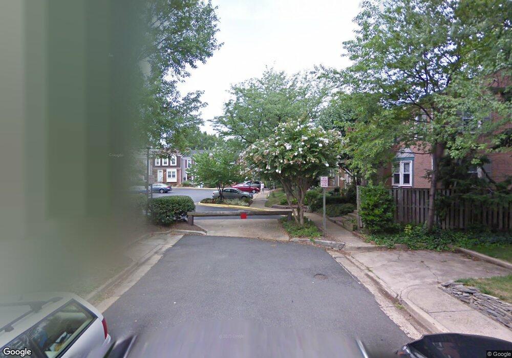 1338 Chetworth Ct, Alexandria, VA 22314 - photo 1