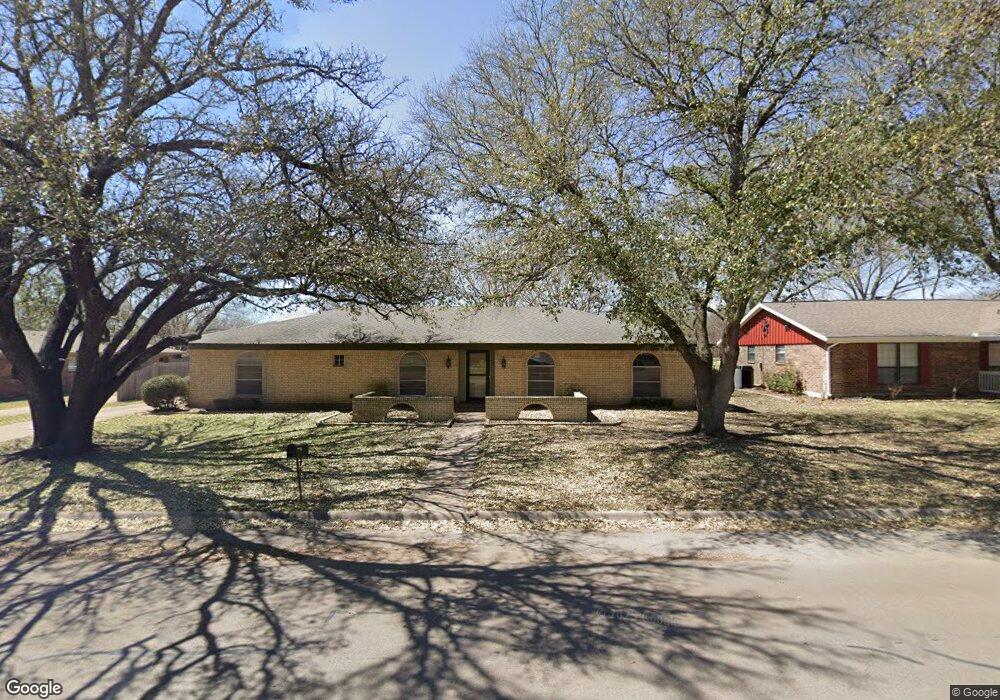 908 S Colonial Dr, Cleburne, TX 76033 - photo 1