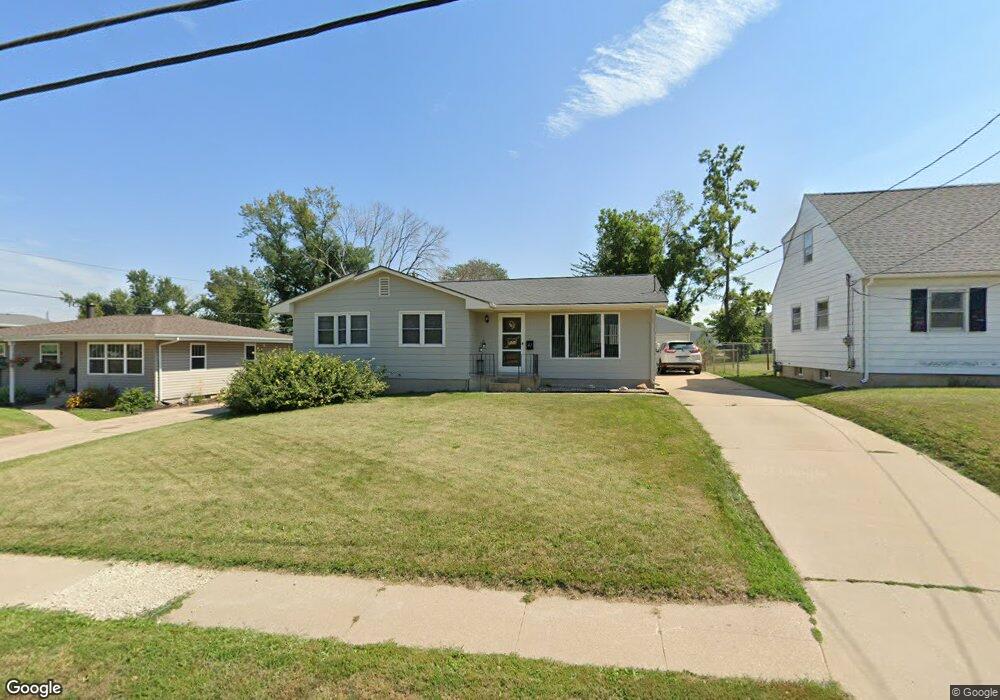 41 Edgewood Rd NW, Cedar Rapids, IA 52405 - photo 1