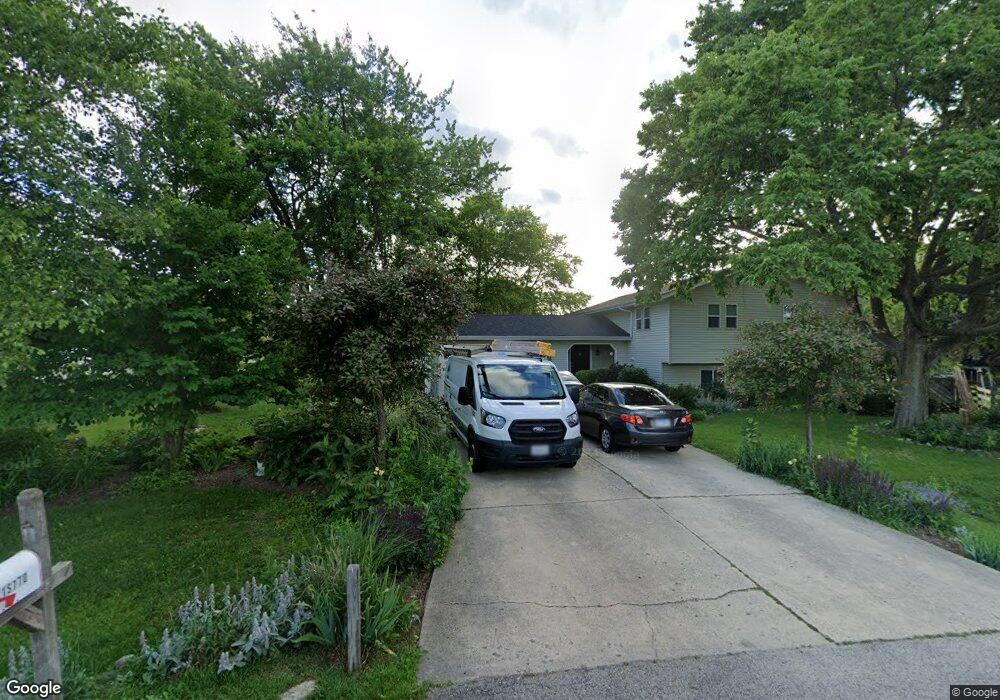 11S770 Schillinger Dr, Naperville, IL 60564 - photo 1