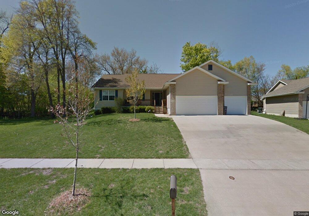 1918 Hughes Dr SW, Cedar Rapids, IA 52404 - photo 1