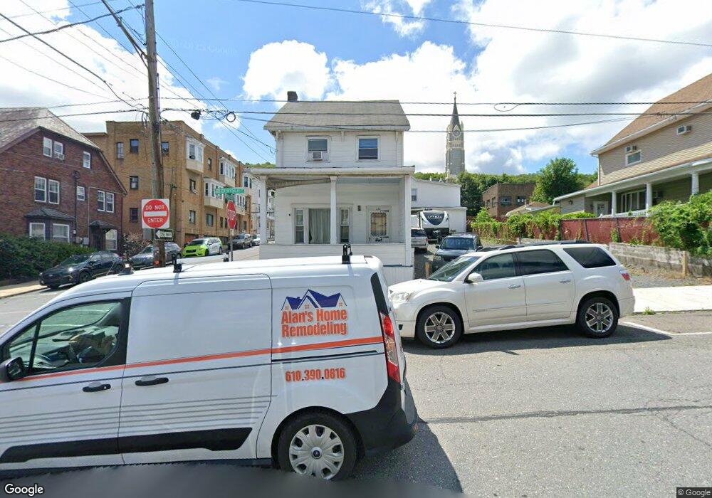 122 E Bertsch St, Lansford, PA 18232 - photo 1