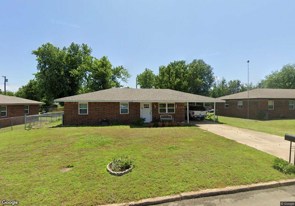1233 E 4th St, Cushing, OK 74023 - photo 1