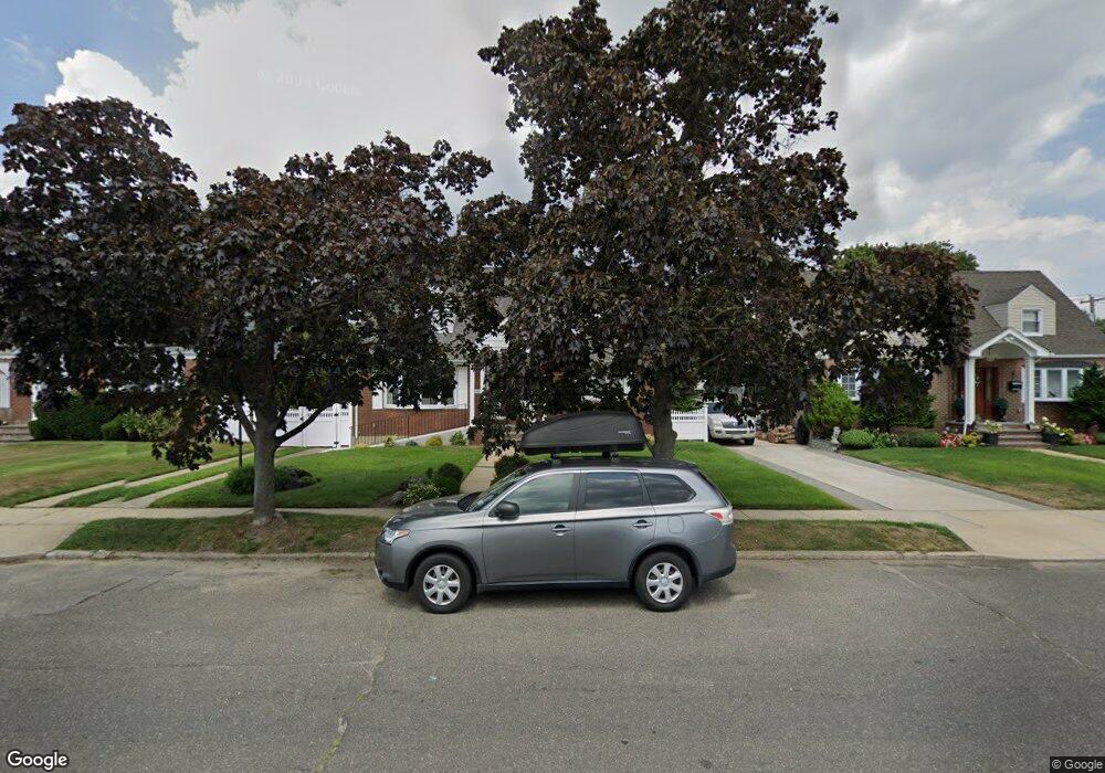 1106 Park Ln N, Franklin Square, NY 11010 - photo 1