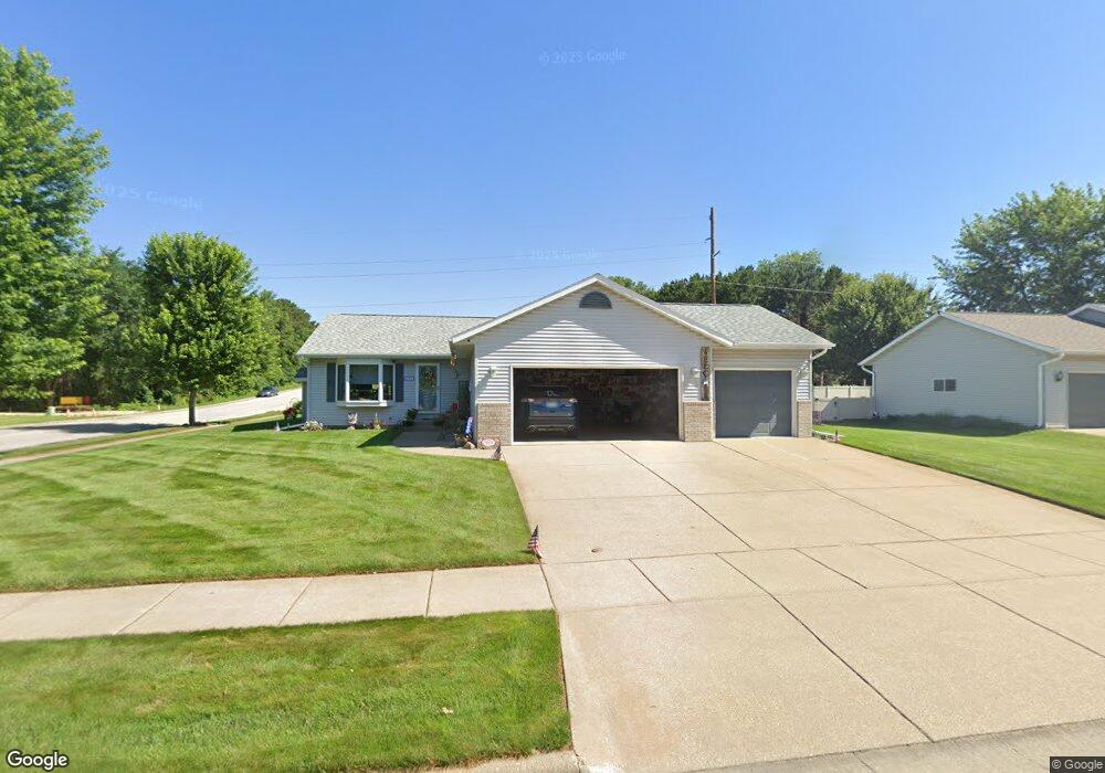 915 Eastwood St, Holmen, WI 54636 - photo 1
