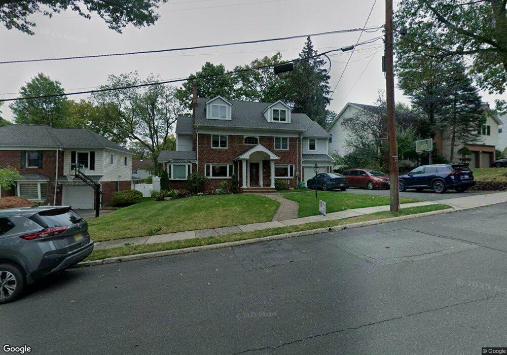 671 N Forest Dr, Teaneck, NJ 07666 - photo 1