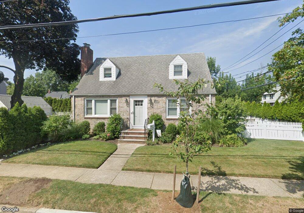 16 Maple Ave, Floral Park, NY 11001 - photo 1