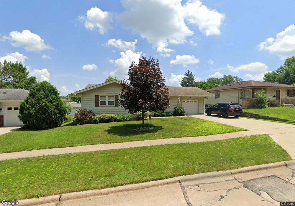 2711 Southland St SW, Cedar Rapids, IA 52404 - photo 1