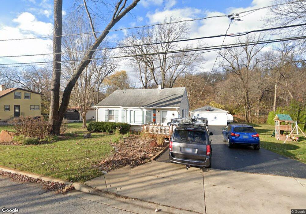 412 Beach Dr, Algonquin, IL 60102 - photo 1